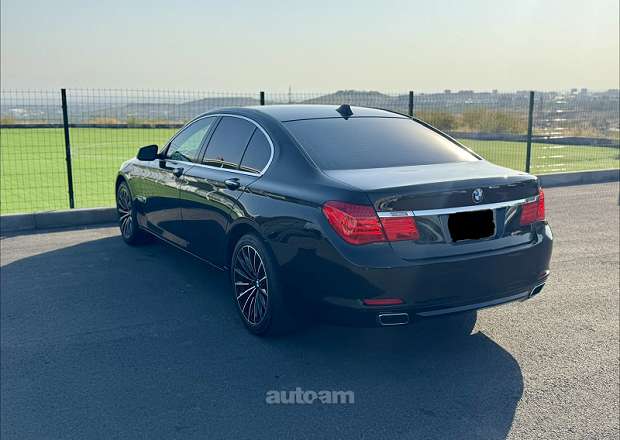 BMW 740 2011 — լուսանկար 5
