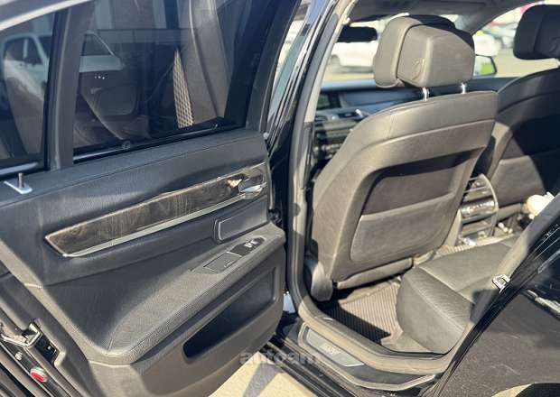 BMW 740 2011 — լուսանկար 9