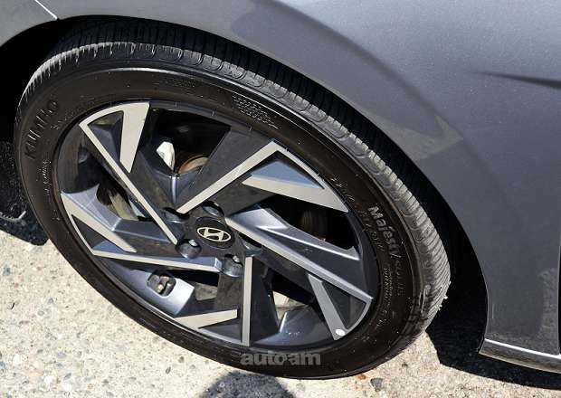 Hyundai Elantra 2024 — լուսանկար 13