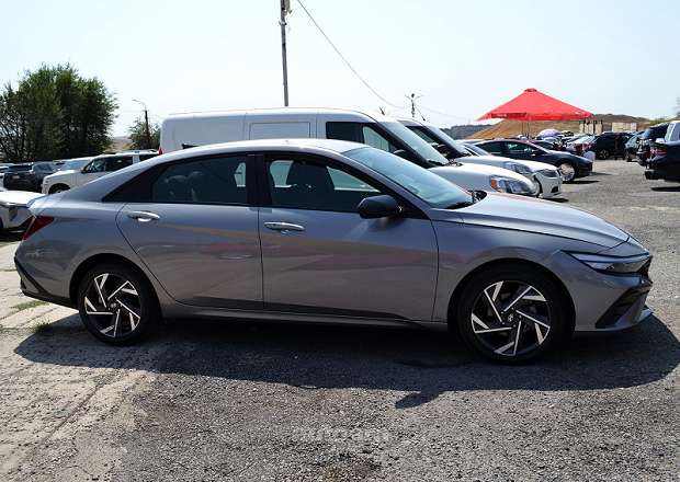 Hyundai Elantra 2024 — լուսանկար 3