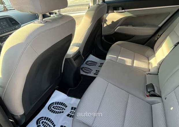 Hyundai Elantra 2019 — photo 3