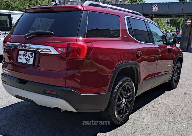 GMC Acadia 2017 — photo 2