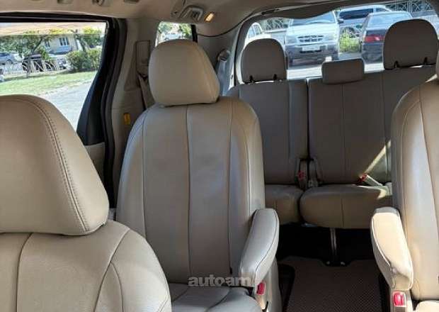 Toyota Sienna 2010 — լուսանկար 8