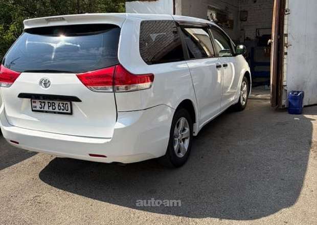Toyota Sienna 2010 — լուսանկար 6