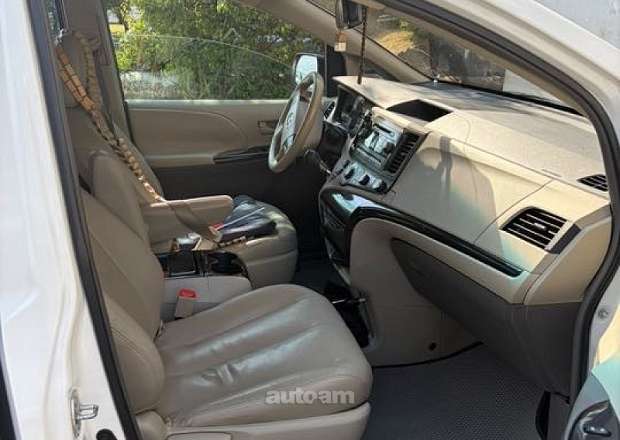 Toyota Sienna 2010 — լուսանկար 9