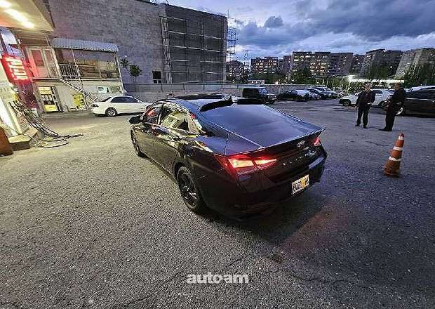 Hyundai Elantra 2023 — լուսանկար 3