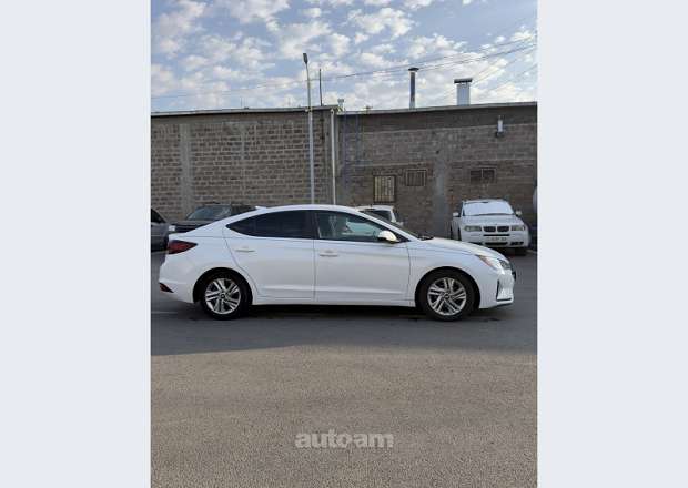 Hyundai Elantra 2020 — լուսանկար 3