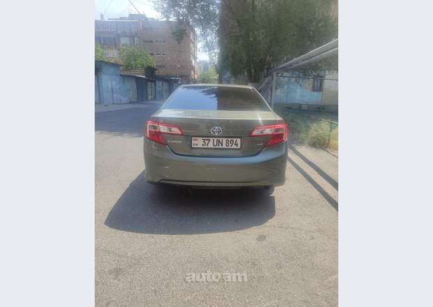 Toyota Camry 2012 — photo 2