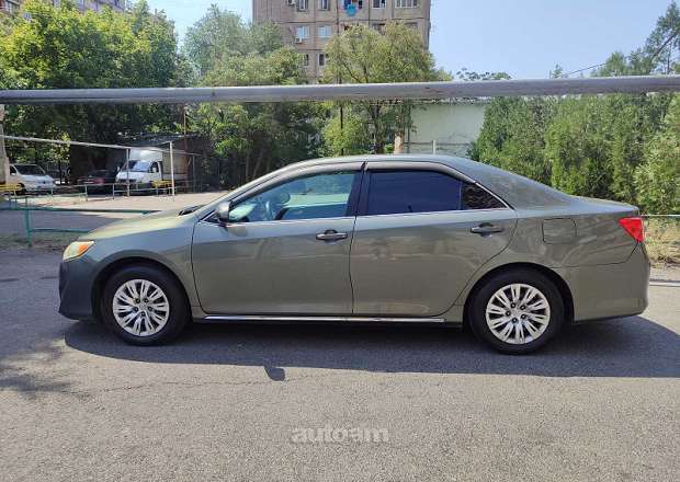 Toyota Camry 2012 — photo 1