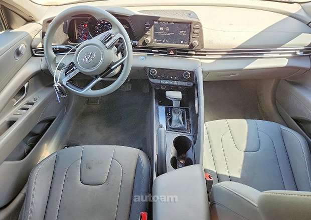 Hyundai Elantra 2023 — լուսանկար 2