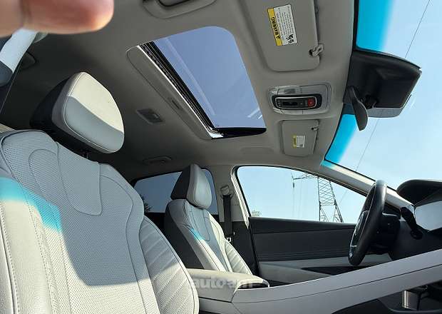 Hyundai Elantra 2023 — photo 4