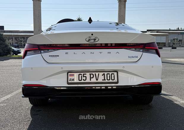 Hyundai Elantra 2023 — photo 3
