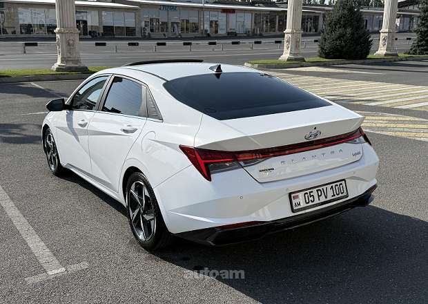 Hyundai Elantra 2023 — photo 2