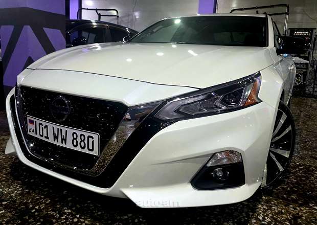 Nissan Altima 2020 — photo 1