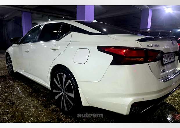 Nissan Altima 2020 — photo 2
