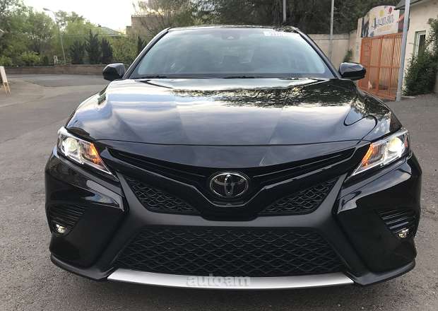Toyota Camry 2018 — լուսանկար 3
