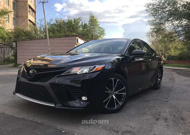 Toyota Camry 2018 — լուսանկար 1