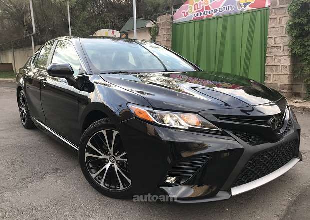 Toyota Camry 2018 — լուսանկար 2