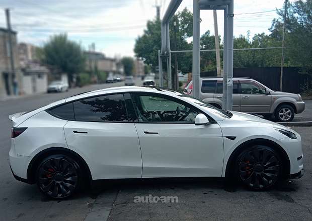 Tesla Model Y 2023 — լուսանկար 4