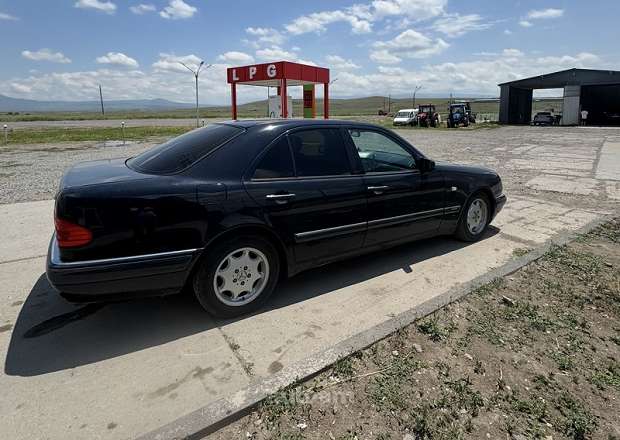 Mercedes-Benz E 240 1998 — photo 2