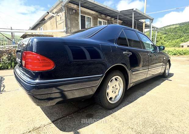 Mercedes-Benz E 240 1998 — photo 4