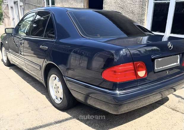 Mercedes-Benz E 240 1998 — photo 10