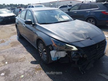 Nissan Altima  2024 