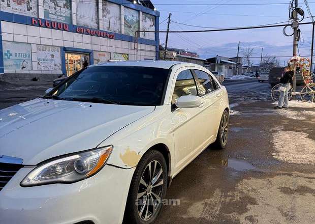 Chrysler 200