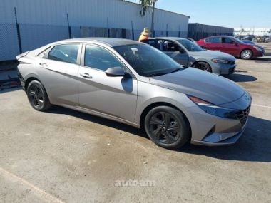 Hyundai Elantra  2021 