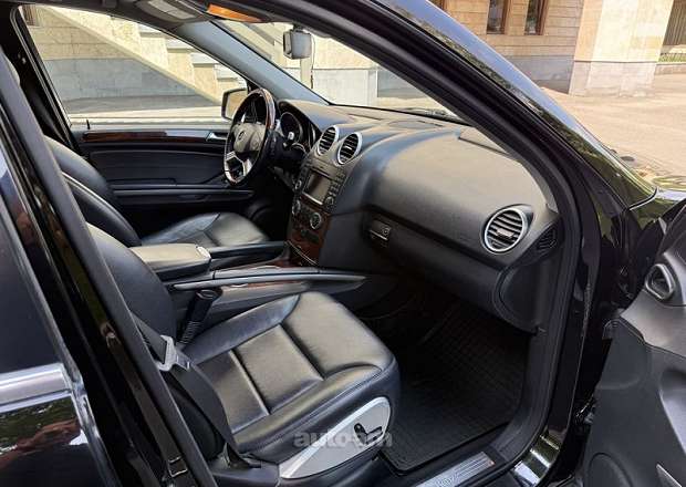 Mercedes-Benz ML 350 2010 — լուսանկար 11