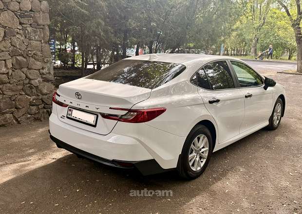 Toyota Camry 2025 — լուսանկար 6