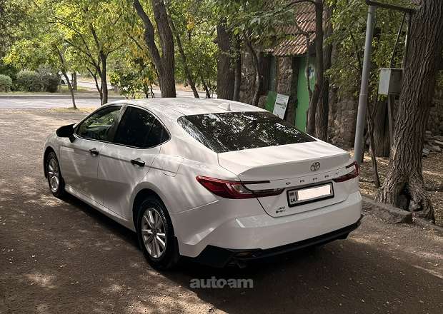 Toyota Camry 2025 — լուսանկար 5