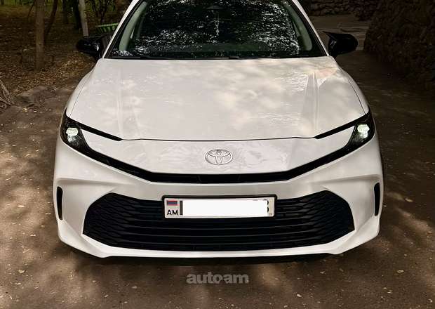 Toyota Camry 2025 — լուսանկար 2