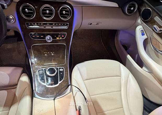 Mercedes-Benz C 300 2018 — լուսանկար 13
