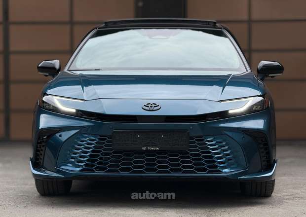 Toyota Camry 2025 — լուսանկար 2