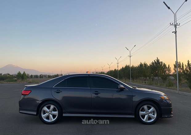 Toyota Camry 2010 — photo 4