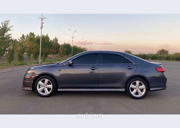 Toyota Camry 2010 — photo 3