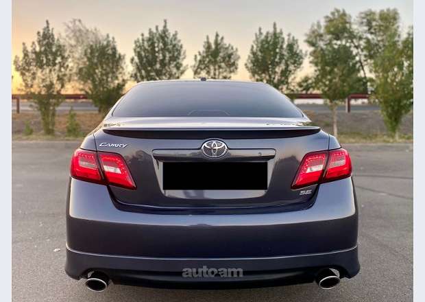 Toyota Camry 2010 — photo 2