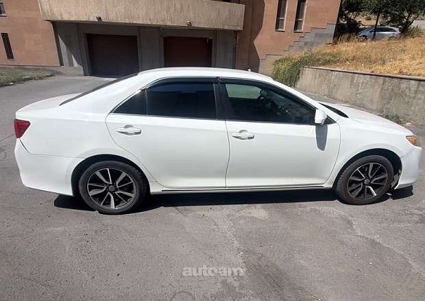 Toyota Camry 2012 — photo 4