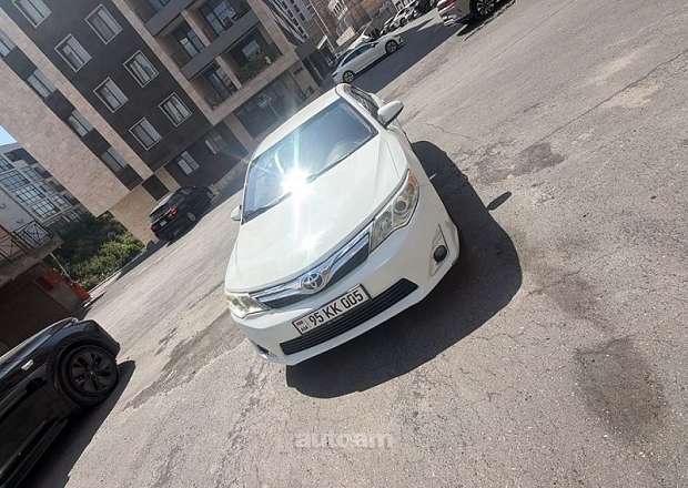 Toyota Camry 2012 — photo 1