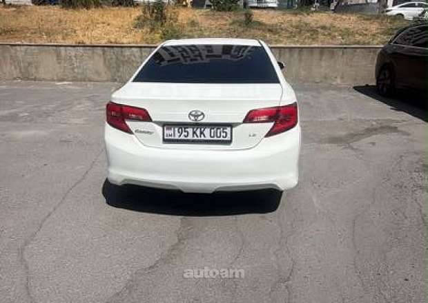 Toyota Camry 2012 — photo 2