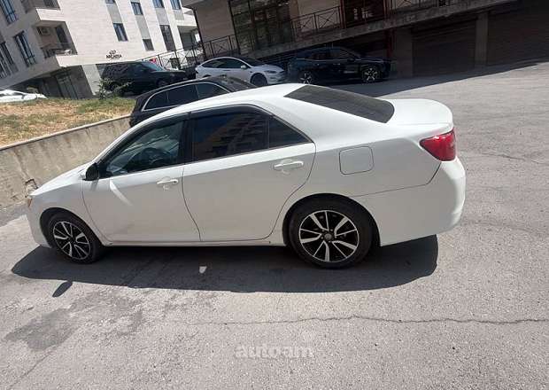 Toyota Camry 2012 — photo 3