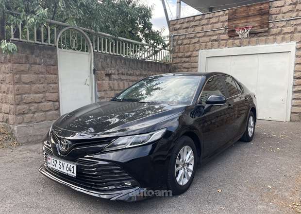 Toyota Camry 2021 — լուսանկար 1