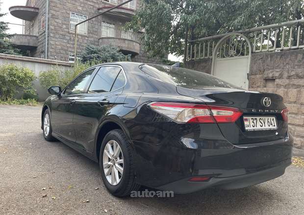 Toyota Camry 2021 — լուսանկար 5