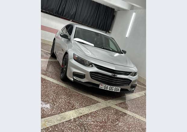 Chevrolet Malibu 2018 — photo 2