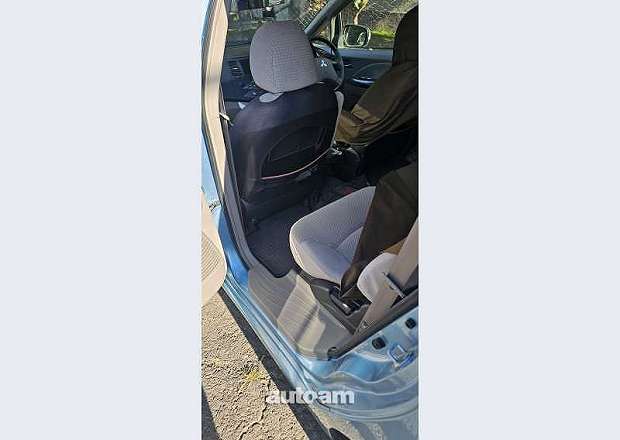 Mitsubishi Grandis 2003 — photo 7