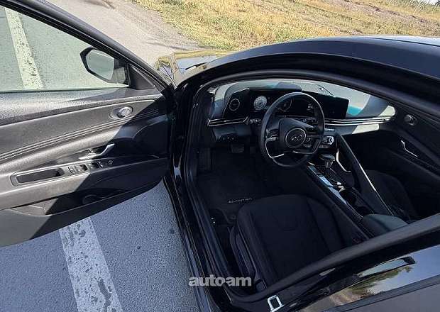 Hyundai Elantra 2023 — լուսանկար 7