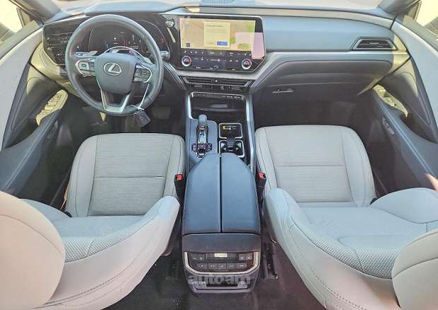Lexus TX