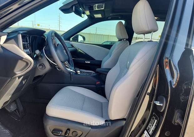 Lexus TX