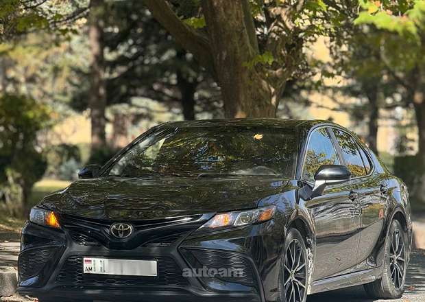 Toyota Camry 2021 — фото 1